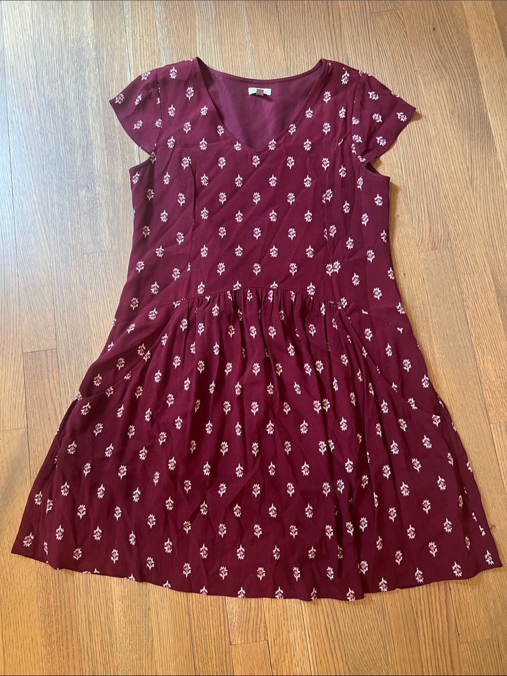 Garnet Hill Maroon Floral V-Neck Twirl Dress with pockets